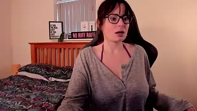 Snapshot of LucieWinters_UK chatting on January 30, 9:04 am LucieWinters UK online show from January 30, 9:04 am