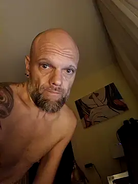 Snapshot of Ladyshaker82 chatting on November 5, 1:49 am Ladyshaker82 online show from November 5, 1:49 am