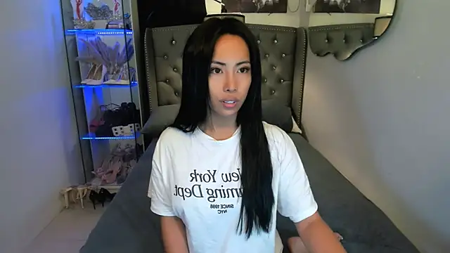 reighnempress online show from April 18, 1:09 am