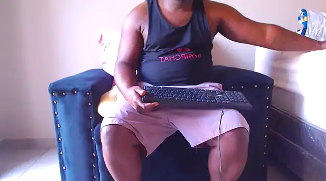 Snapshot of zuluboyxx chatting on December 13, 5:16 am zuluboyxx online show from December 13, 5:16 am