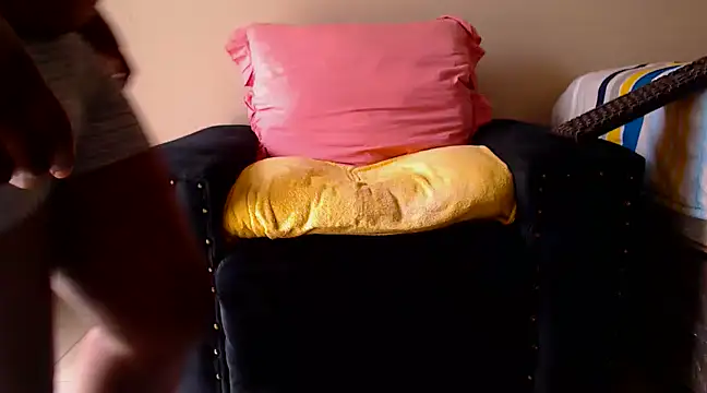 Snapshot of zuluboyxx chatting on February 2, 10:57 am zuluboyxx online show from February 2, 10:57 am