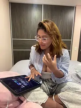 Snapshot of Juliana_News chatting on January 8, 11:52 pm Juliana News online show from January 8, 11:52 pm