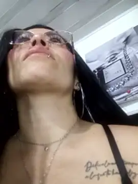Snapshot of Tania_mature chatting on May 2, 5:18 pm Tania mature online show from May 2, 5:18 pm