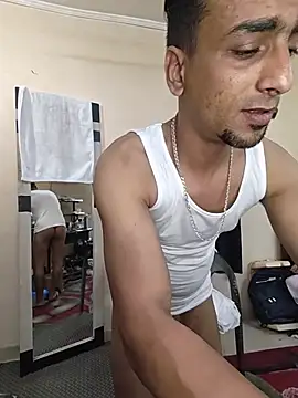 Snapshot of highguy chatting on June 20, 11:18 pm highguy online show from June 20, 11:18 pm