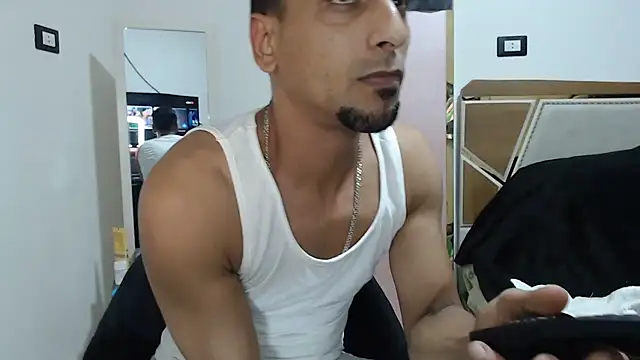 Snapshot of highguy chatting on July 19, 10:57 pm highguy online show from July 19, 10:57 pm