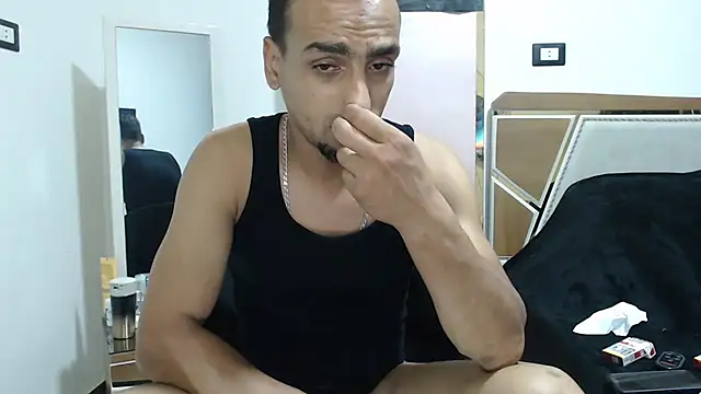 Snapshot of highguy chatting on July 22, 1:41 am highguy online show from July 22, 1:41 am
