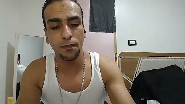 Snapshot of highguy chatting on August 1, 3:06 am highguy online show from August 1, 3:06 am