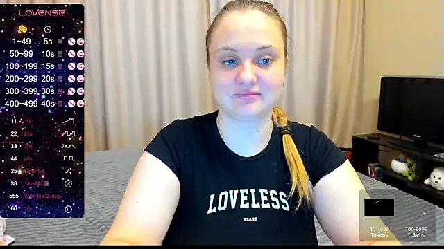 Snapshot of AlanaBrox chatting on January 14, 8:09 am AlanaBrox online show from January 14, 8:09 am