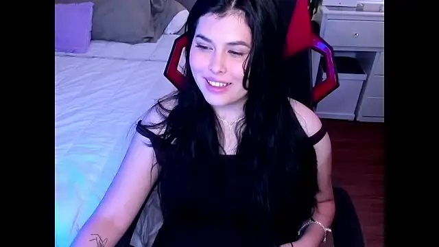 Alyaa s online show from February 17, 7:09 pm