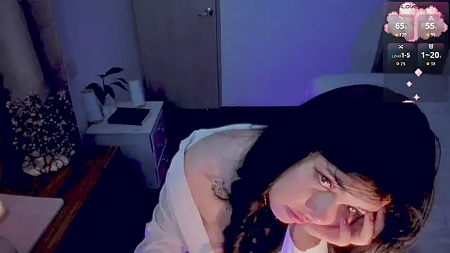 Alyaa s online show from April 5, 9:17 am