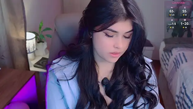 Alyaa s online show from April 25, 7:22 pm