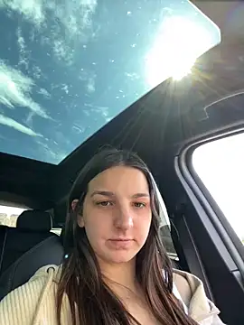 DoriDeluxe66 online show from March 10, 1:43 pm