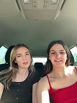 DoriDeluxe66 online show from March 22, 2:47 pm