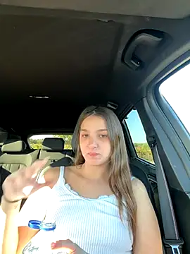 DoriDeluxe66 online show from September 25, 7:34 am