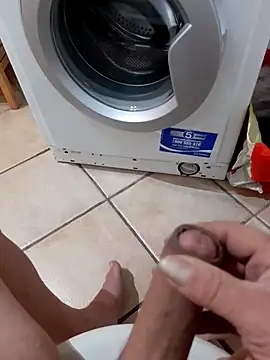 Snapshot of 74bob chatting on February 25, 4:35 am 74bob online show from February 25, 4:35 am