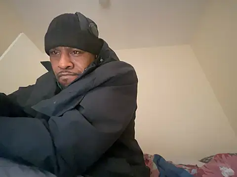 Snapshot of CuzzyB69 chatting on February 22, 12:51 pm CuzzyB69 online show from February 22, 12:51 pm