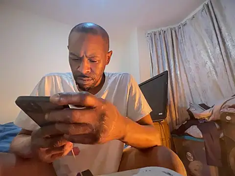 Snapshot of CuzzyB69 chatting on March 7, 5:40 am CuzzyB69 online show from March 7, 5:40 am