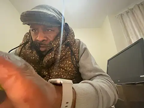 Snapshot of CuzzyB69 chatting on March 10, 5:18 pm CuzzyB69 online show from March 10, 5:18 pm