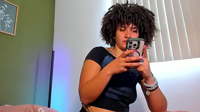 karlye 5 online show from April 21, 6:12 pm