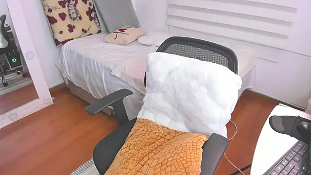 SharonVelvet online show from December 28, 12:45 pm