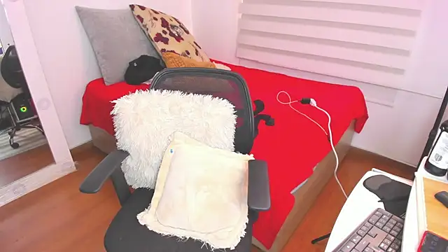 SharonVelvet online show from January 3, 4:48 pm