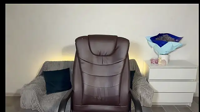 EvaMaddison online show from March 15, 5:41 pm