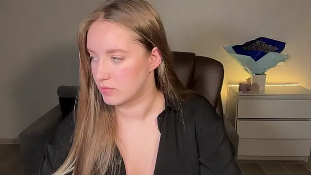 Snapshot of EvaMaddison chatting on June 11, 7:56 pm EvaMaddison online show from June 11, 7:56 pm