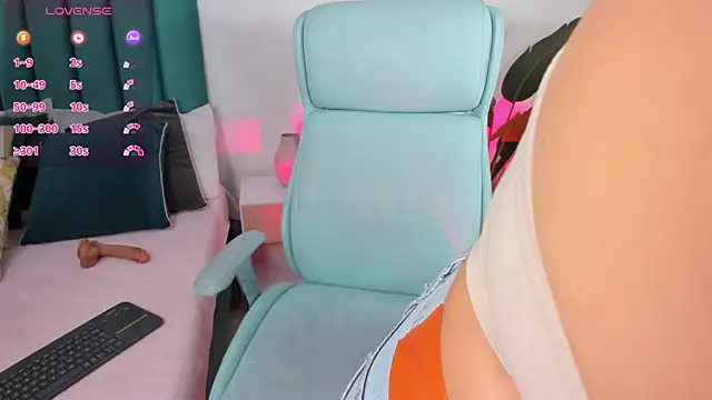 amy-thomson1 online show from November 3, 12:17 pm