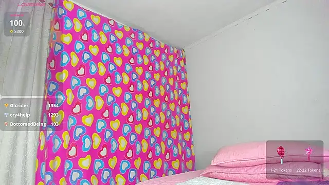 caroline tovar online show from February 3, 11:05 pm