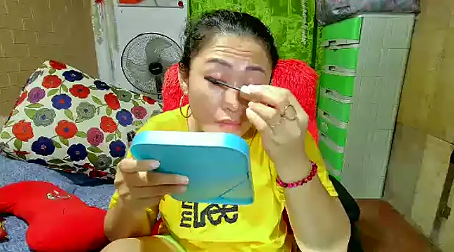 Snapshot of M_e_c_e_l chatting on February 6, 2:58 pm M e c e l online show from February 6, 2:58 pm