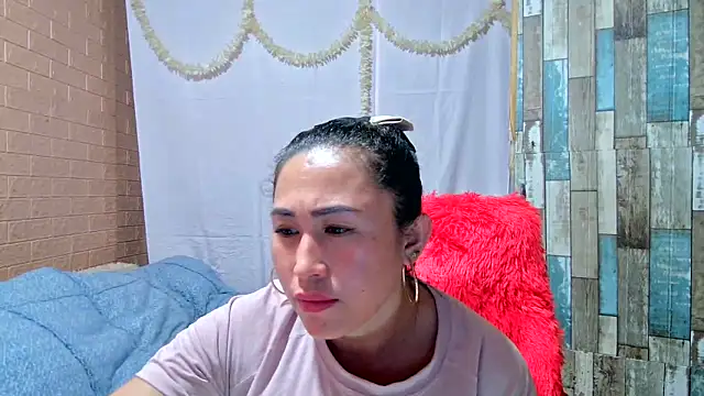 Snapshot of M_e_c_e_l chatting on February 20, 6:50 am M e c e l online show from February 20, 6:50 am