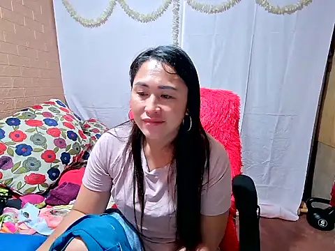 Snapshot of M_e_c_e_l chatting on February 23, 3:40 pm M e c e l online show from February 23, 3:40 pm