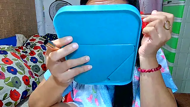 Snapshot of M_e_c_e_l chatting on February 27, 9:04 pm M e c e l online show from February 27, 9:04 pm