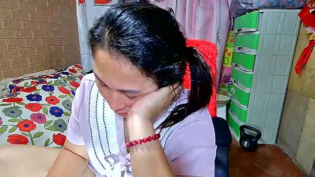 Snapshot of M_e_c_e_l chatting on March 4, 2:49 am M e c e l online show from March 4, 2:49 am