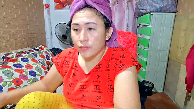 Snapshot of M_e_c_e_l chatting on March 4, 10:46 am M e c e l online show from March 4, 10:46 am