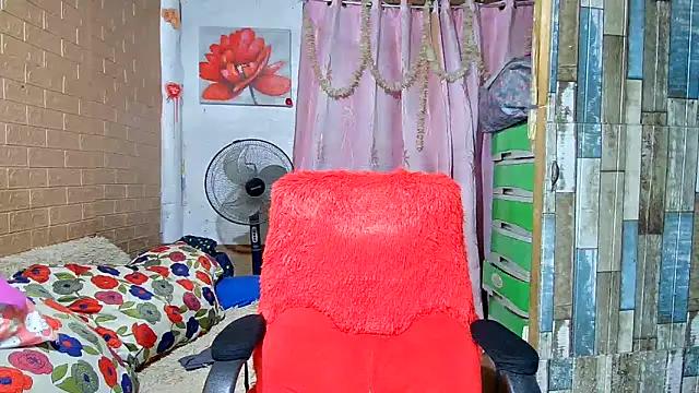 Snapshot of M_e_c_e_l chatting on March 13, 4:27 am M e c e l online show from March 13, 4:27 am