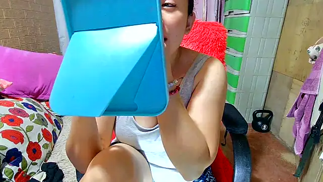 Snapshot of M_e_c_e_l chatting on March 19, 3:08 pm M e c e l online show from March 19, 3:08 pm