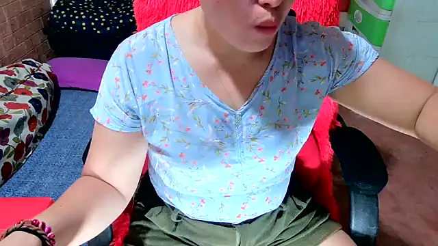 Snapshot of M_e_c_e_l chatting on October 9, 2:09 am M e c e l online show from October 9, 2:09 am