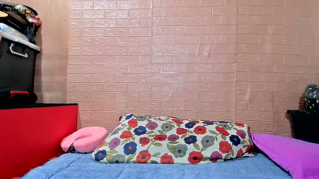 Snapshot of M_e_c_e_l chatting on October 10, 7:35 pm M e c e l online show from October 10, 7:35 pm