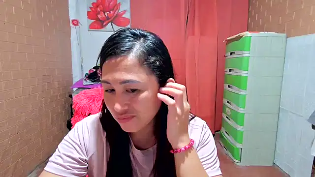 Snapshot of M_e_c_e_l chatting on October 19, 10:38 am M e c e l online show from October 19, 10:38 am