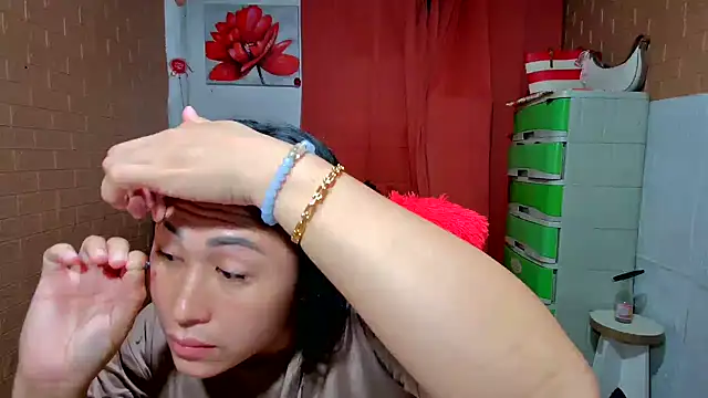 Snapshot of M_e_c_e_l chatting on November 2, 11:34 am M e c e l online show from November 2, 11:34 am