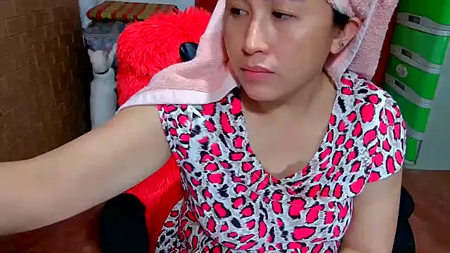 Snapshot of M_e_c_e_l chatting on November 6, 11:55 am M e c e l online show from November 6, 11:55 am