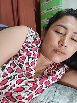 Snapshot of M_e_c_e_l chatting on November 6, 11:59 pm M e c e l online show from November 6, 11:59 pm