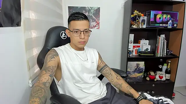 SIXXTOLOVE18 online show from March 4, 2:32 pm