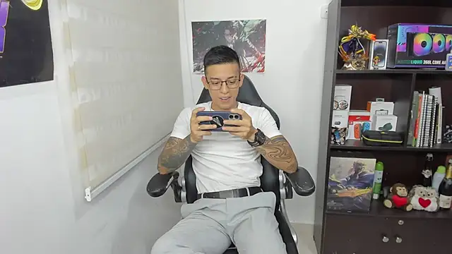 SIXXTOLOVE18 online show from March 8, 1:39 am