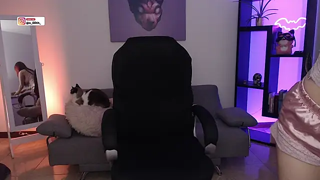 Snapshot of S_Lilith_ chatting on October 13, 1:05 am S Lilith online show from October 13, 1:05 am