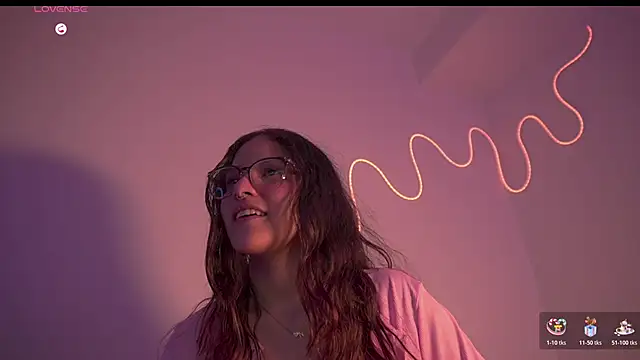 Snapshot of HannaMoom chatting on January 7, 3:03 pm HannaMoom online show from January 7, 3:03 pm