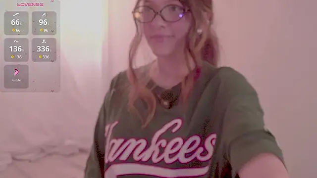 Snapshot of HannaMoom chatting on March 12, 10:38 pm HannaMoom online show from March 12, 10:38 pm