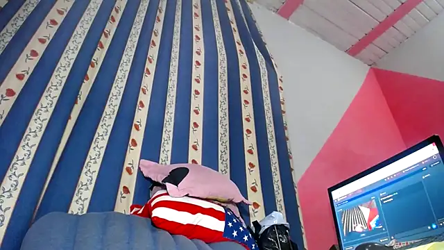 Snapshot of Vanessasweet2304 chatting on December 12, 9:48 pm Vanessasweet2304 online show from December 12, 9:48 pm
