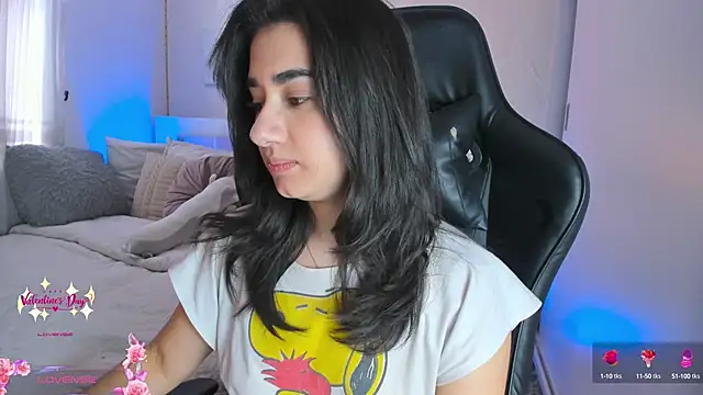 annadu011 online show from February 14, 5:25 pm